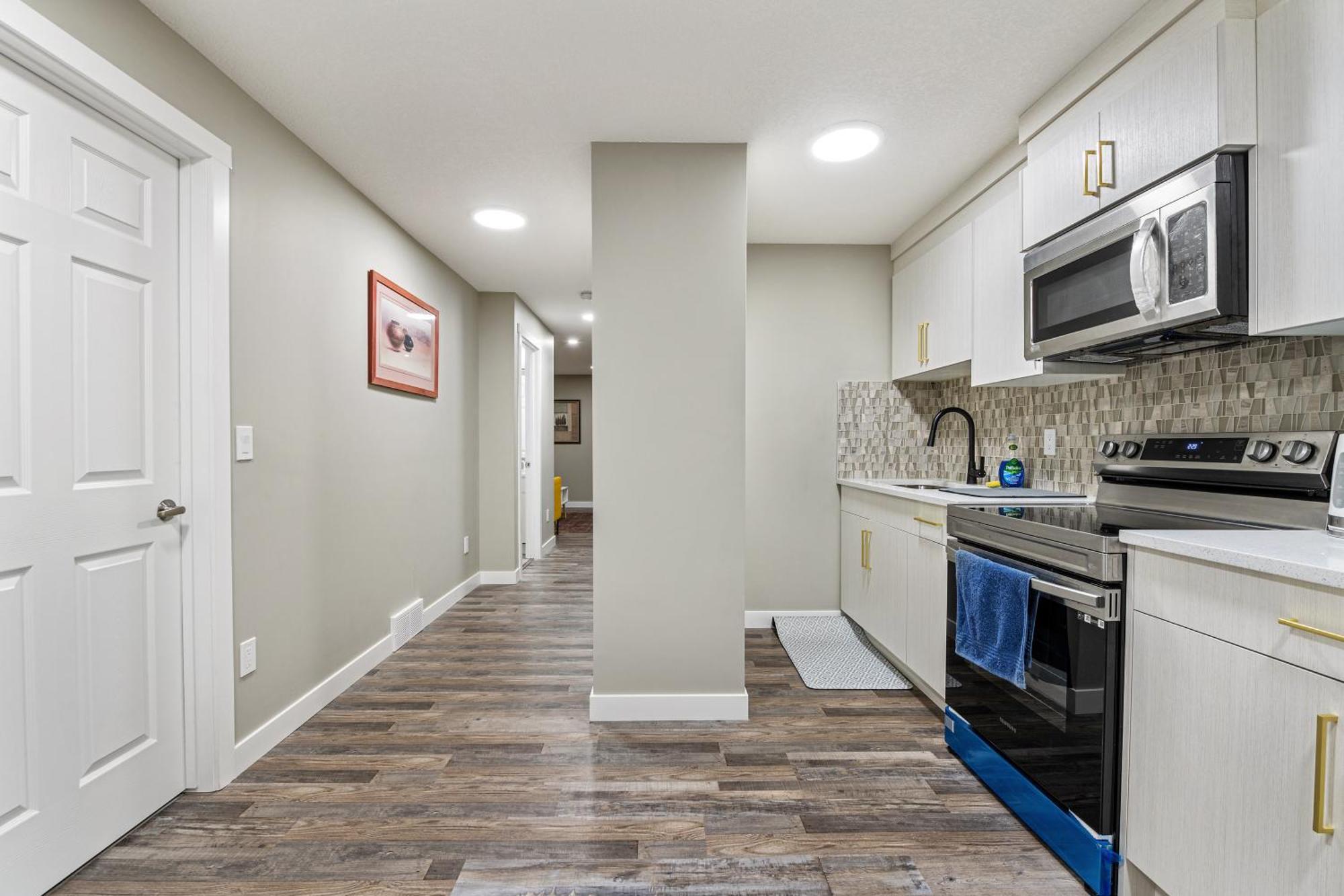 Modern 2 Bedroom Basement Suite With Laundry YYC Exterior foto
